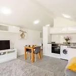 1 Bed In Harrogate Oc-88618 *